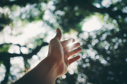 Pourquoi tes mains sont toujours sèches, même avec une bonne crème 