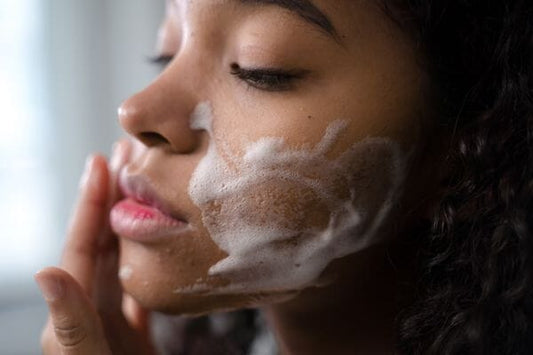 Bien se démaquiller et nettoyer sa peau quand on a de l’eczéma