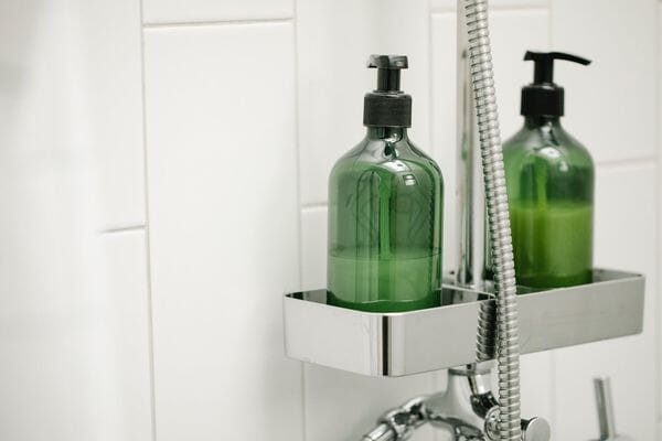 Dites adieu aux démangeaisons : Les meilleurs gels douche anti-démangeaisons à essaye