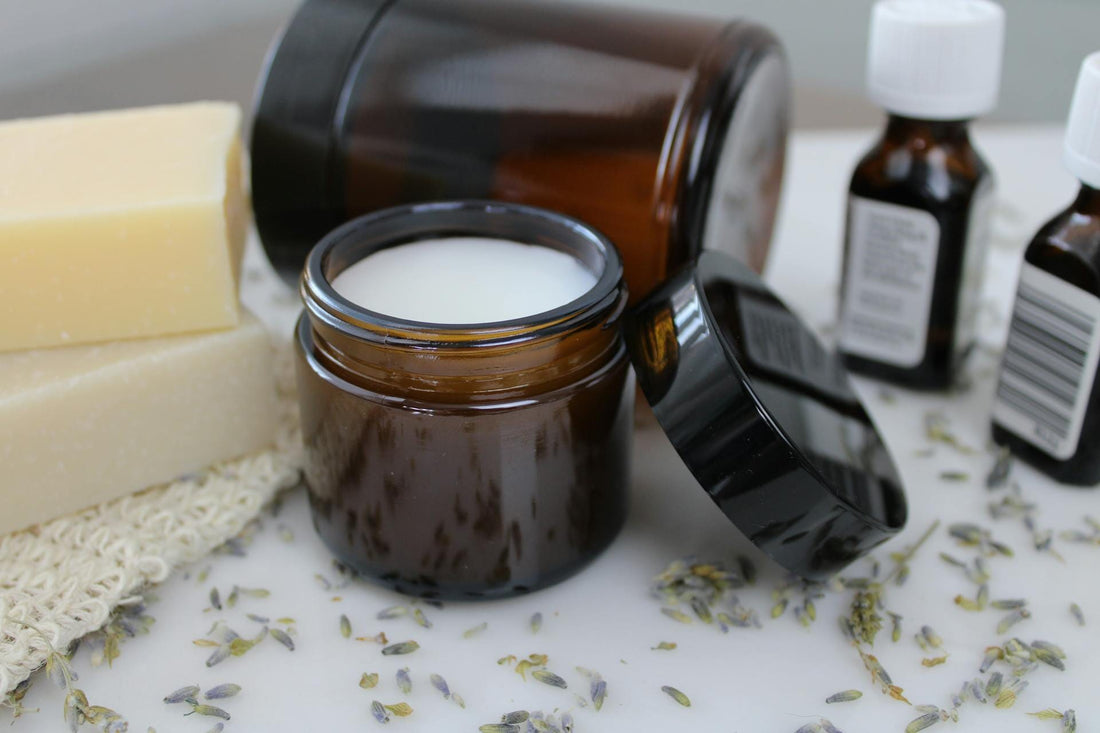 La crème aux huiles essentielles : Votre alliée contre les boutons et l'inflammation cutanée